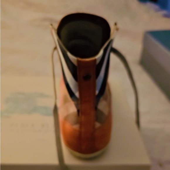 BURBERRY Hi Top Shoes - Picture 3 of 4